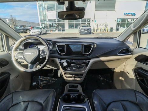 Used 2020 Chrysler Pacifica Limited w/ Tire & Wheel Group image 61