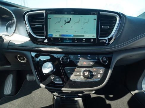 New 2026 Chrysler Pacifica Select image 31