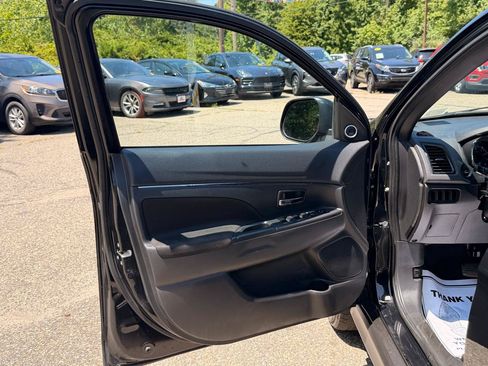 Used 2020 Mitsubishi Outlander Sport Black Edition FWD image 15