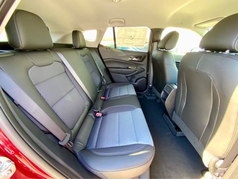 New 2025 Chevrolet Trax LT w/ Driver Confidence Package image 27