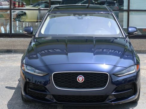 Used 2020 Jaguar XE S image 4