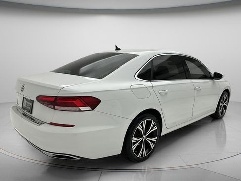 Used 2022 Volkswagen Passat 2.0T SE FWD image 3
