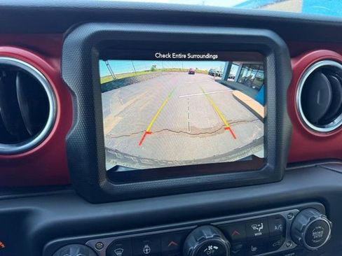 Used 2018 Jeep Wrangler Unlimited Rubicon w/ Dual Top Group AWD/4WD image 21
