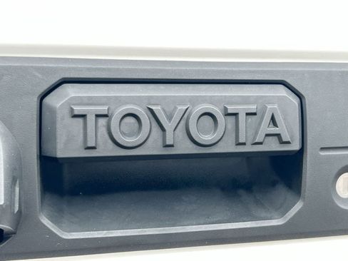 Used 2019 Toyota Tacoma Limited AWD/4WD image 12