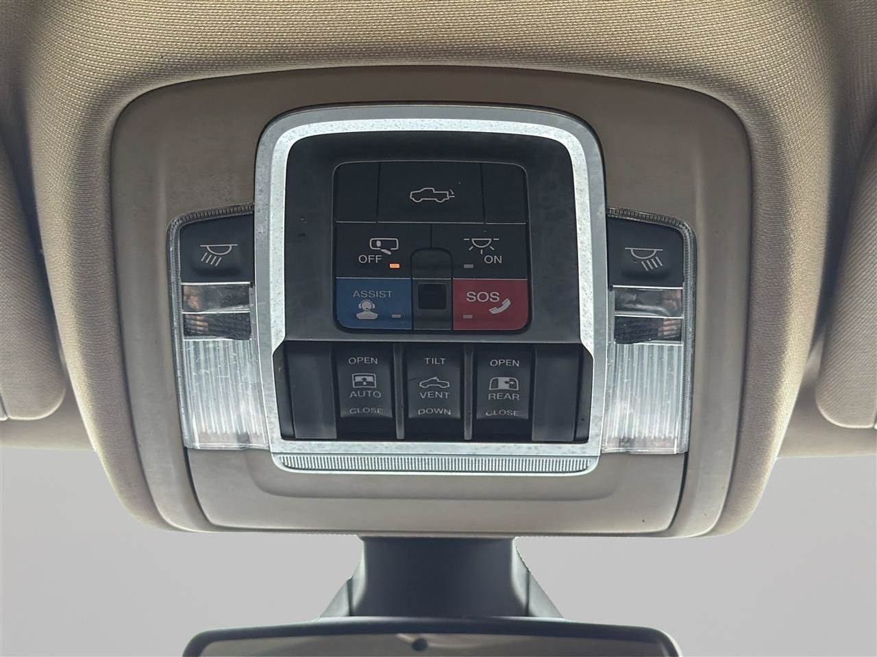 Used 2019 RAM 1500 Laramie AWD/4WD image 32