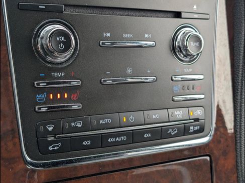 Used 2016 Lincoln Navigator Select image 17