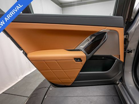 Used 2023 BMW 740i RWD image 33