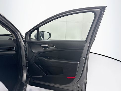 Used 2025 Kia Sportage LX image 28
