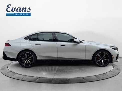 Used 2024 BMW 540i xDrive w/ Premium Package image 9