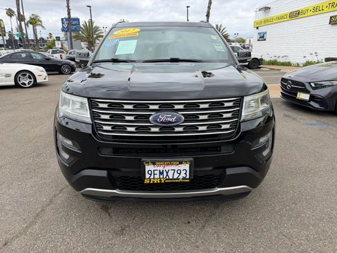 Used 2017 Ford Explorer XLT w/ Equipment Group 202A FWD image 8