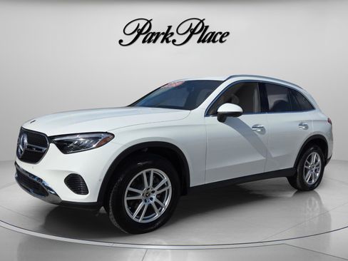 Used 2025 Mercedes-Benz GLC 300 image 1
