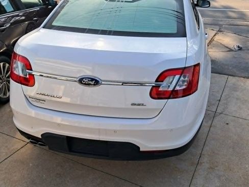 Used 2010 Ford Taurus SEL FWD image 3