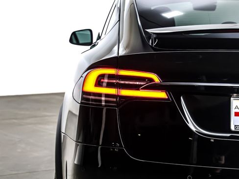 Used 2022 Tesla Model X image 14