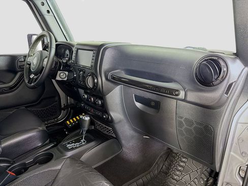 Used 2017 Jeep Wrangler Unlimited Sahara AWD/4WD image 27