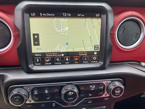Used 2023 Jeep Wrangler Unlimited Rubicon 4xe AWD/4WD image 19