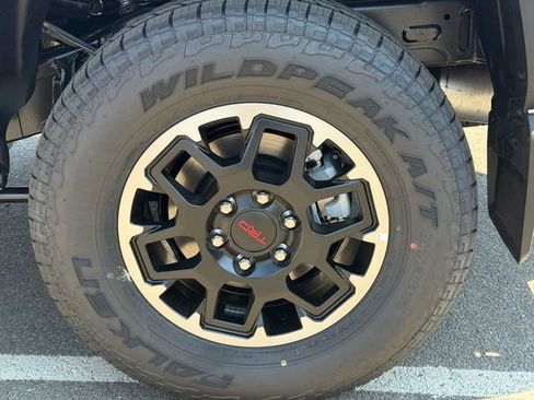 New 2025 Toyota Tacoma TRD Off-Road image 30