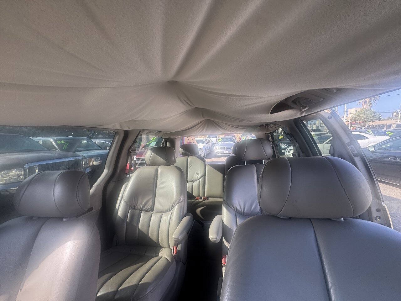 Used 2000 Chrysler Town & Country Limited FWD image 9