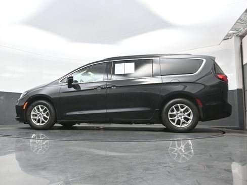 Used 2022 Chrysler Pacifica Touring-L FWD image 25