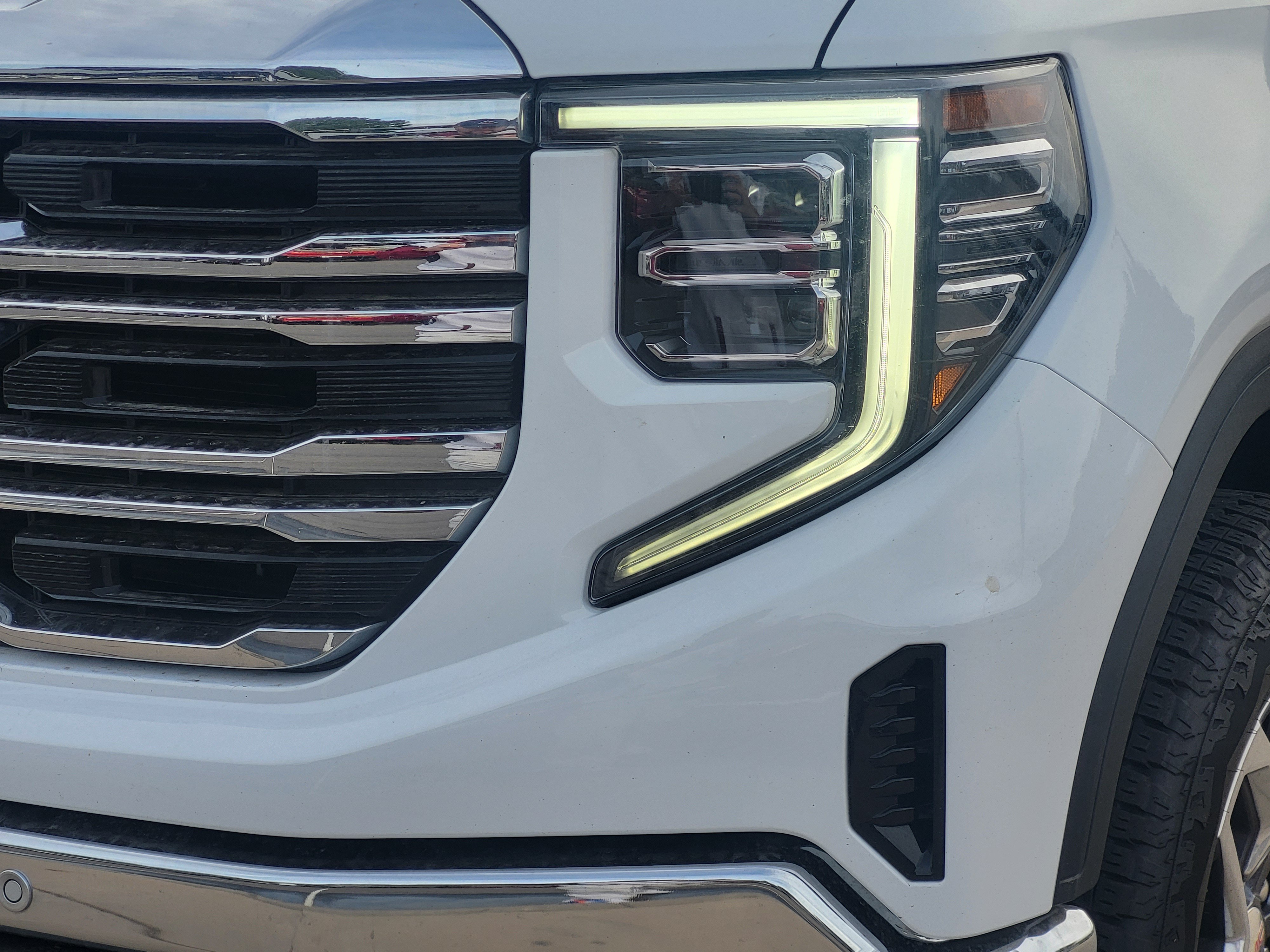 Used 2022 GMC Sierra 1500 SLT w/ SLT Premium Plus Package AWD/4WD image 8