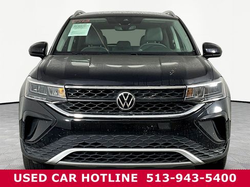 Used 2024 Volkswagen Taos SE FWD image 2