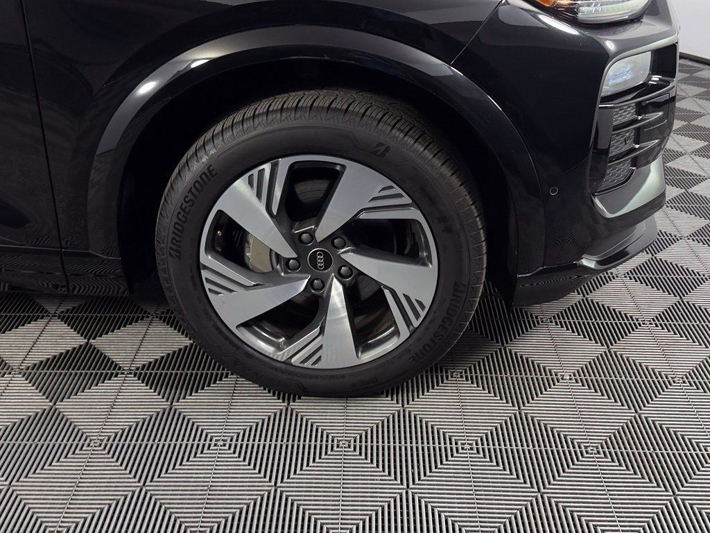 Used 2025 Audi Q6 e-tron Premium Plus w/ Premium Plus AWD/4WD image 12