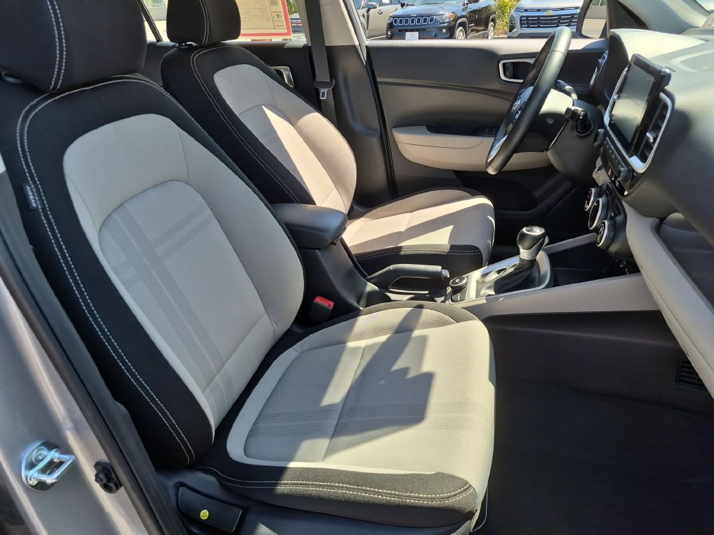 Used 2025 Hyundai Venue SEL FWD image 30