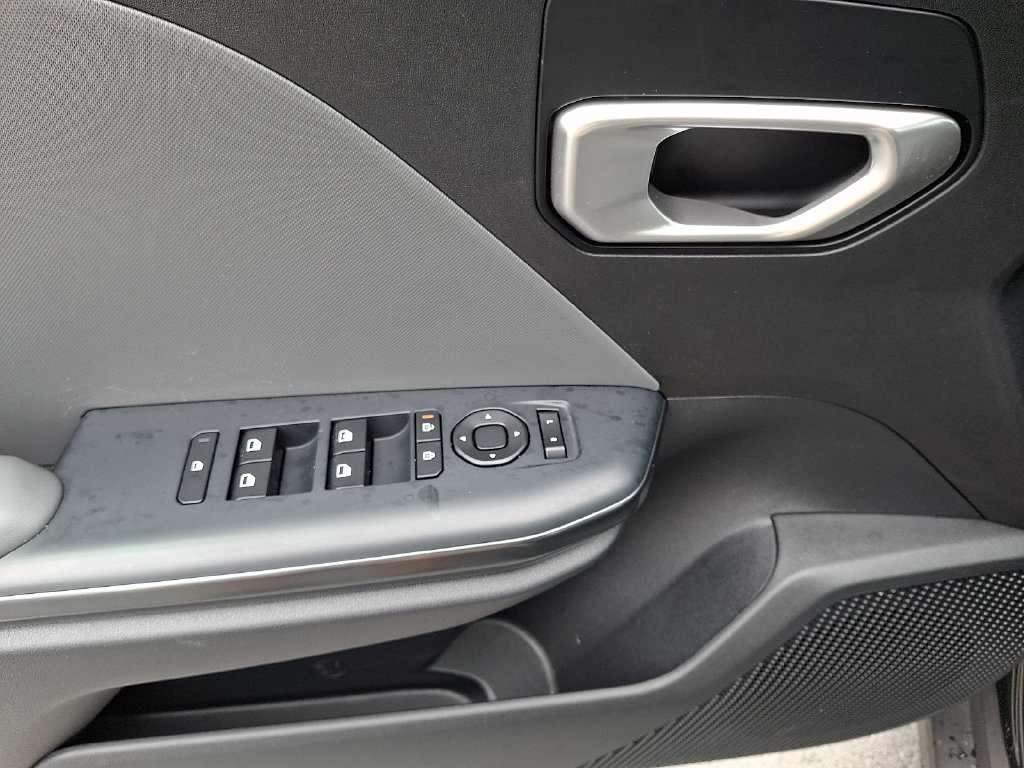 Used 2025 Kia K4 FWD image 12
