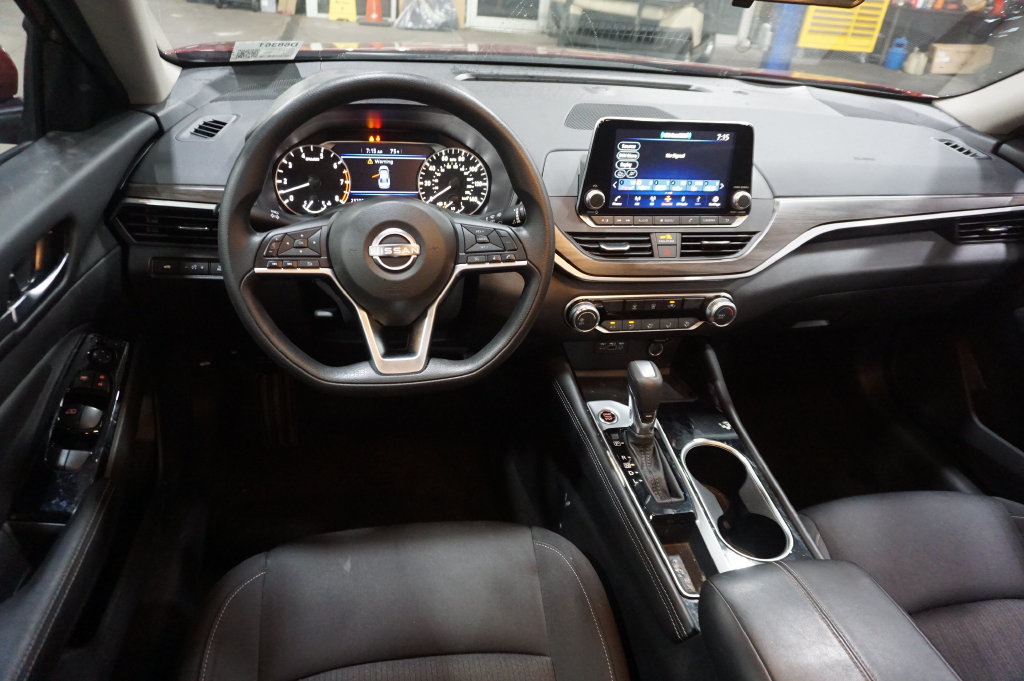 Used 2023 Nissan Altima 2.5 SV FWD image 6