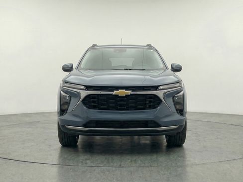 Used 2025 Chevrolet Trax LT w/ LT Convenience Package FWD image 2