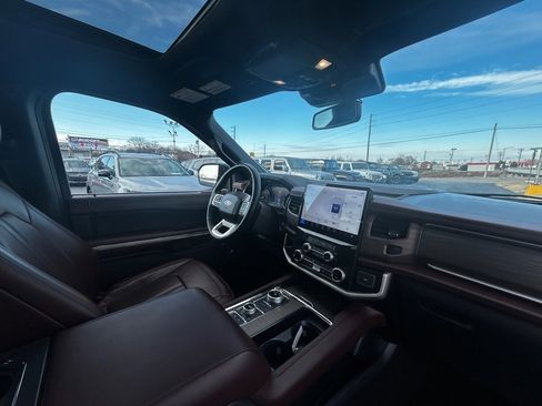 Used 2024 Ford Expedition Max Limited image 23