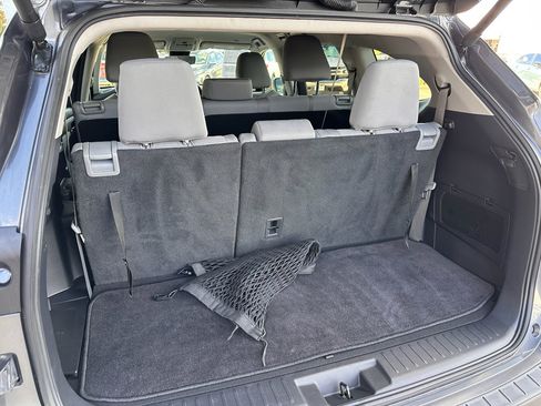 Used 2024 Toyota Highlander LE image 30