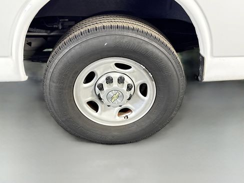 Used 2021 Chevrolet Express 2500 RWD image 30