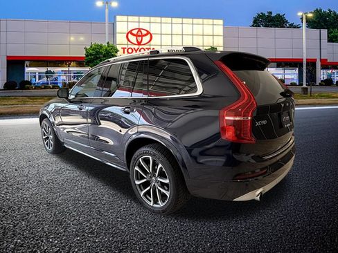 Used 2019 Volvo XC90 T5 Momentum w/ Multimedia Package AWD/4WD image 3