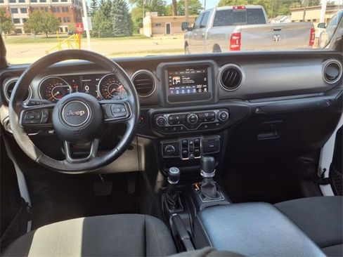 Used 2021 Jeep Gladiator Sport image 13
