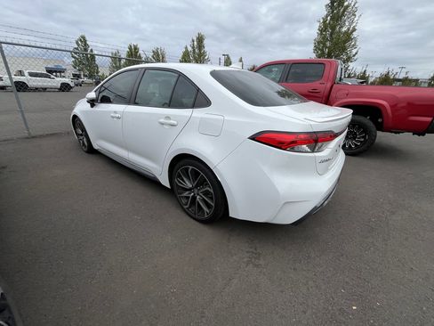 Used 2020 Toyota Corolla SE FWD image 2
