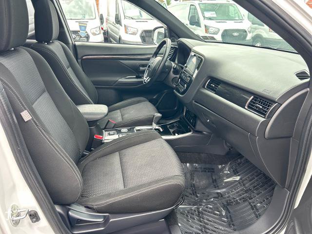 Used 2018 Mitsubishi Outlander LE AWD/4WD image 19