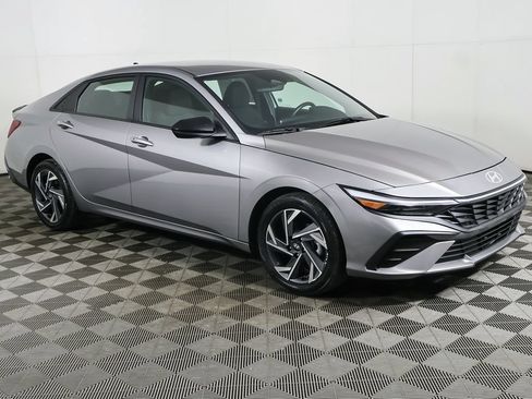 Used 2025 Hyundai Elantra Sport FWD image 45