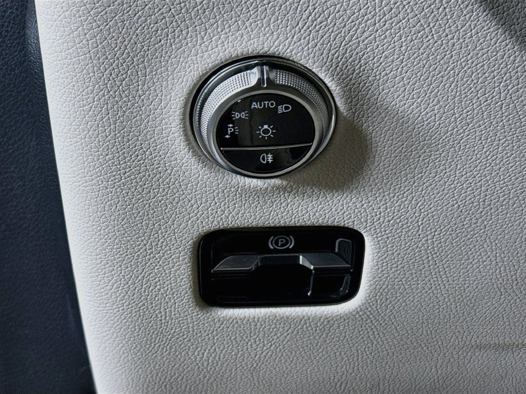 Used 2026 Mercedes-Benz GLC 300 4MATIC image 10