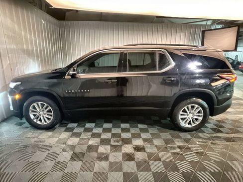 Used 2023 Chevrolet Traverse LT w/ Rear Camera Mirror Package image 5