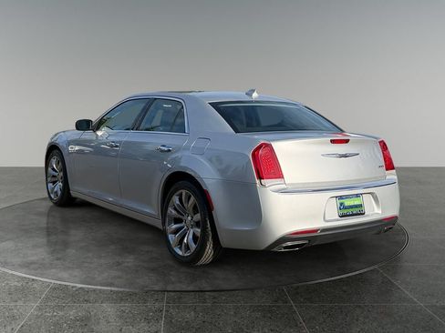 Used 2020 Chrysler 300 Limited RWD image 7