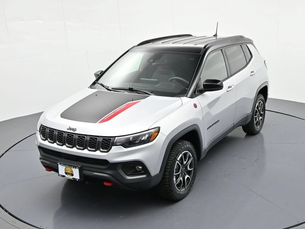 Used 2025 Jeep Compass Trailhawk AWD/4WD image 18