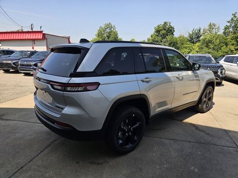 New 2025 Jeep Grand Cherokee Limited w/ Black Appearance Package image 5