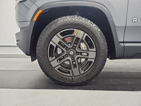 Used 2024 Rivian R1S Adventure AWD/4WD image 9