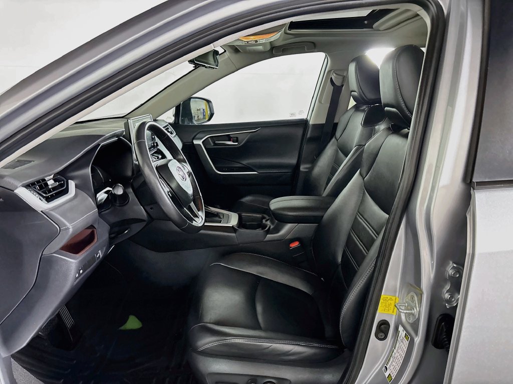 Used 2019 Toyota RAV4 Limited FWD image 11