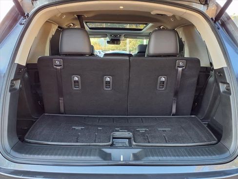 Certified 2025 Honda Pilot Touring image 6