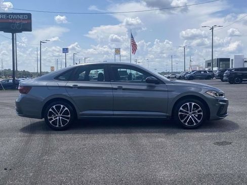Used 2025 Volkswagen Jetta Sport FWD image 2