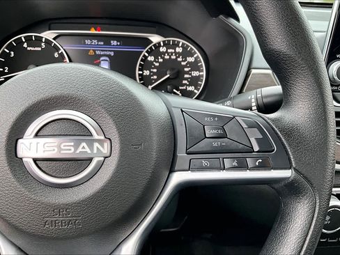 Used 2025 Nissan Altima 2.5 SV image 24