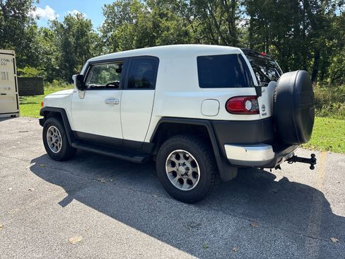 Used 2013 Toyota FJ Cruiser 4WD w/ Upgrade Pkg image 4