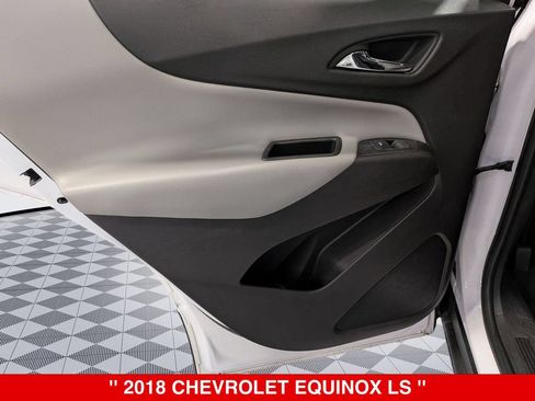 Used 2018 Chevrolet Equinox LS FWD image 26