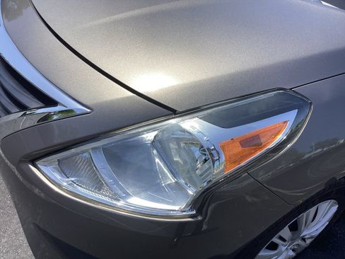 Used 2017 Nissan Versa S Plus FWD image 17